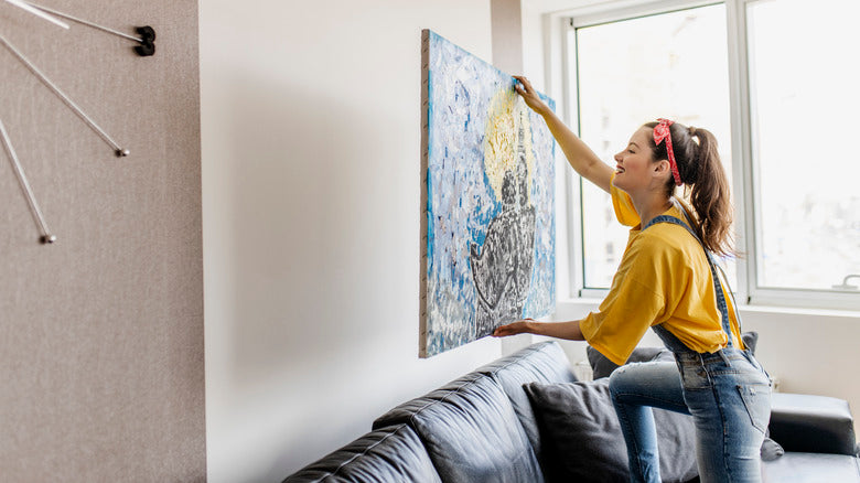 How Long Should You Wait Before Hanging Art or Décor on Freshly Painted Walls?